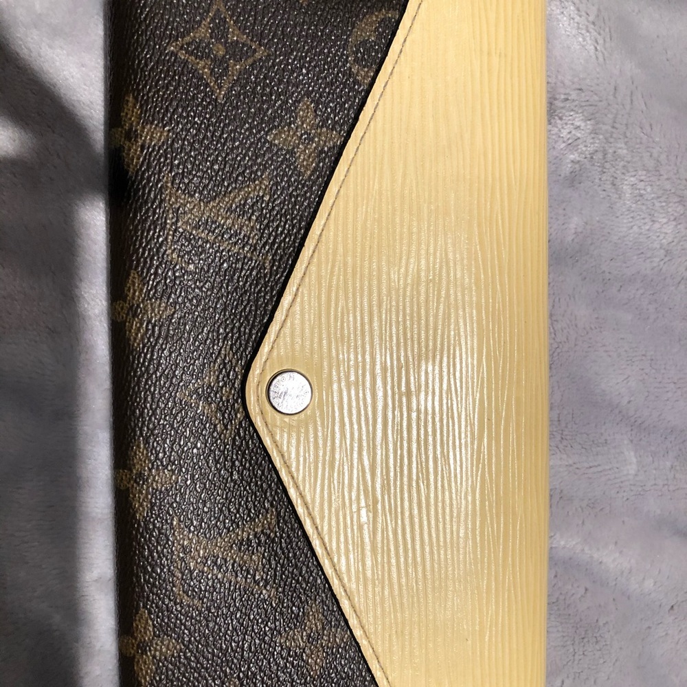 Selling Louis Vuitton Wallet - Picture 2 of 4